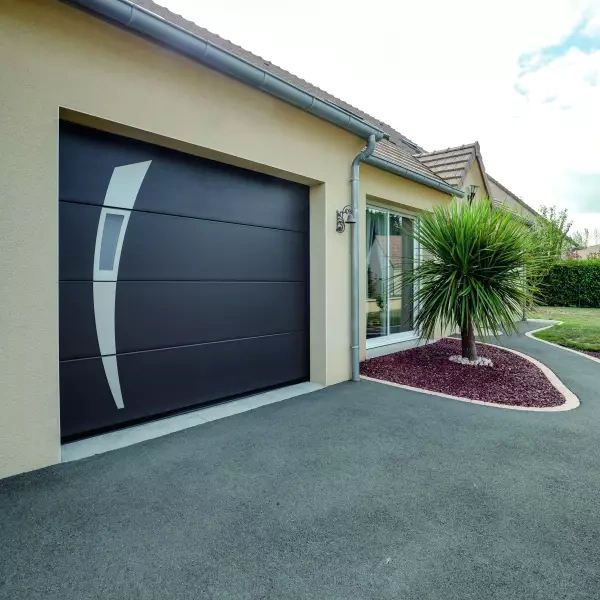 modèle de porte de garage sectionnelle - fourniture et pose par La Boutique du Menuisier Seysses