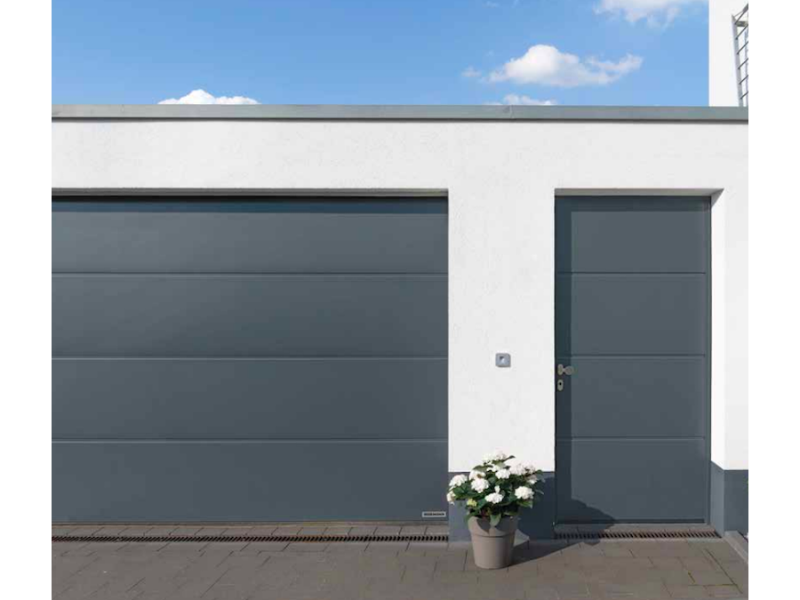 porte de garage sectionnelle et porte assortie - fourniture et pose par La Boutique du Menuisier Muret Seysses Toulouse