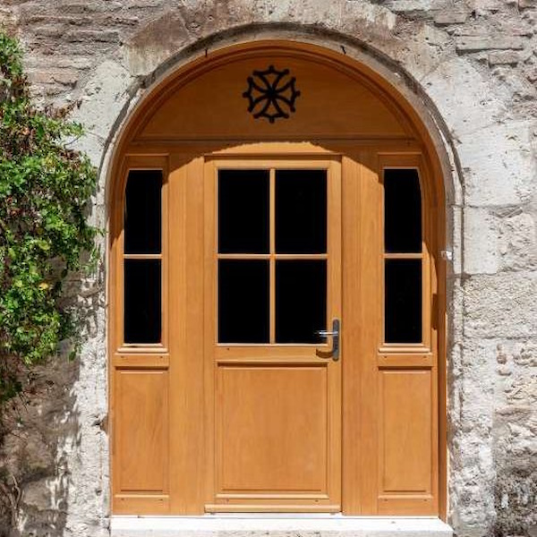 modèle porte d'entrée bois traditionnelle sur mesure pouvant être fabriquée sur mesure et posée par La Boutique du Menuisier Muret, Seysses, Toulouse
